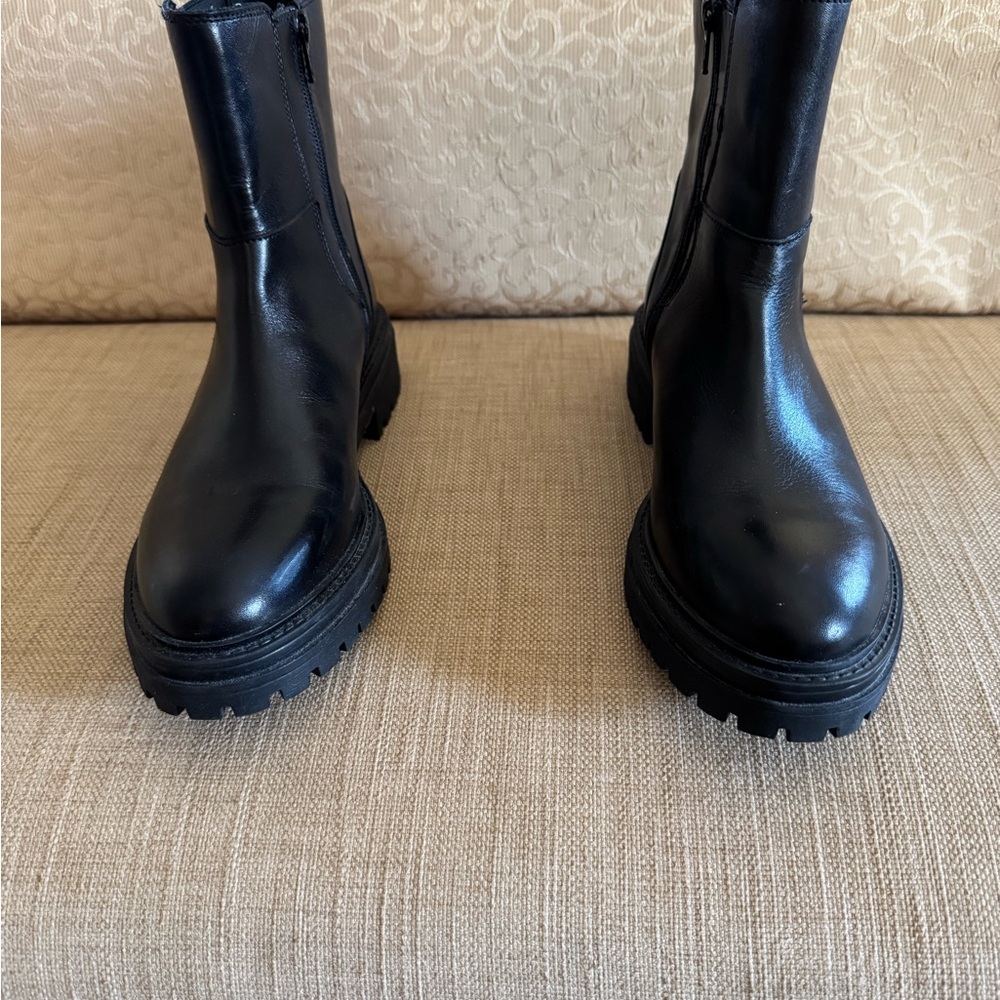 Geox Women's Sleek Black Ankle Booties